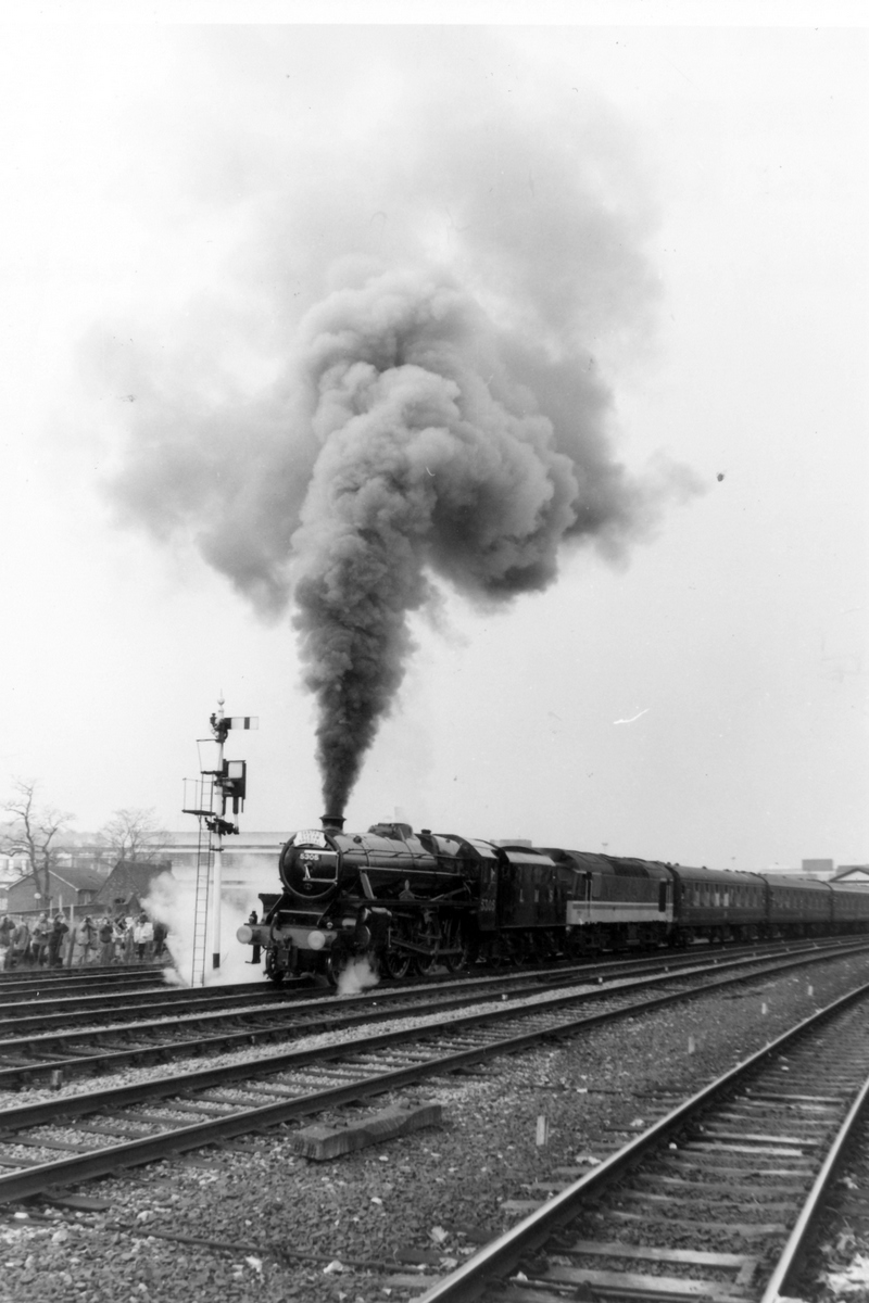 5305 departing from High Wycombe